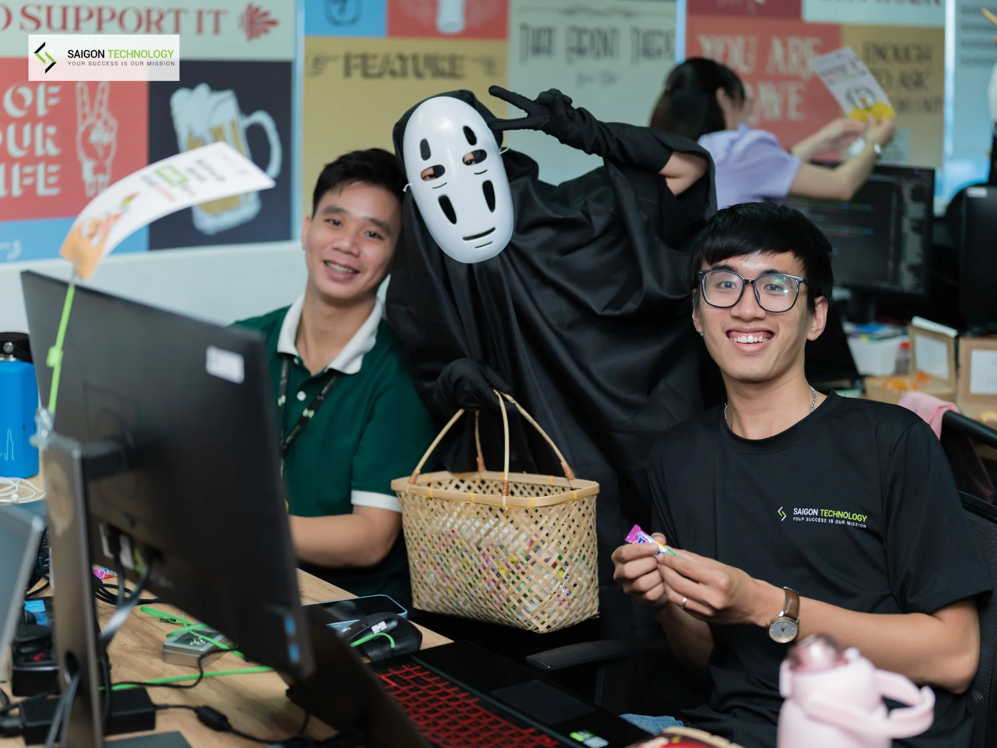 Halloween Saigon Technology có gì?